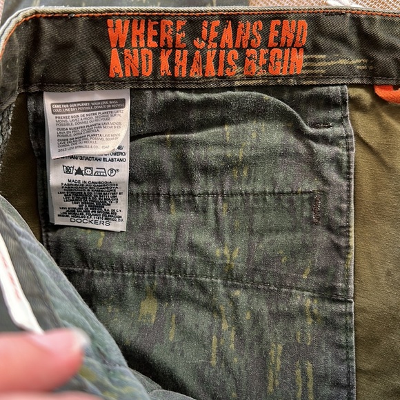 Dockers/Levi Strauss Alpha Green Graffiti Khaki Jeans size 34x32 Slim Tapered - Picture 2 of 16